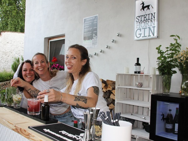 An der Steihorn Bar (v.r.n.l.): Alexandra Bisanz, Doris Walder, Petra Steiner